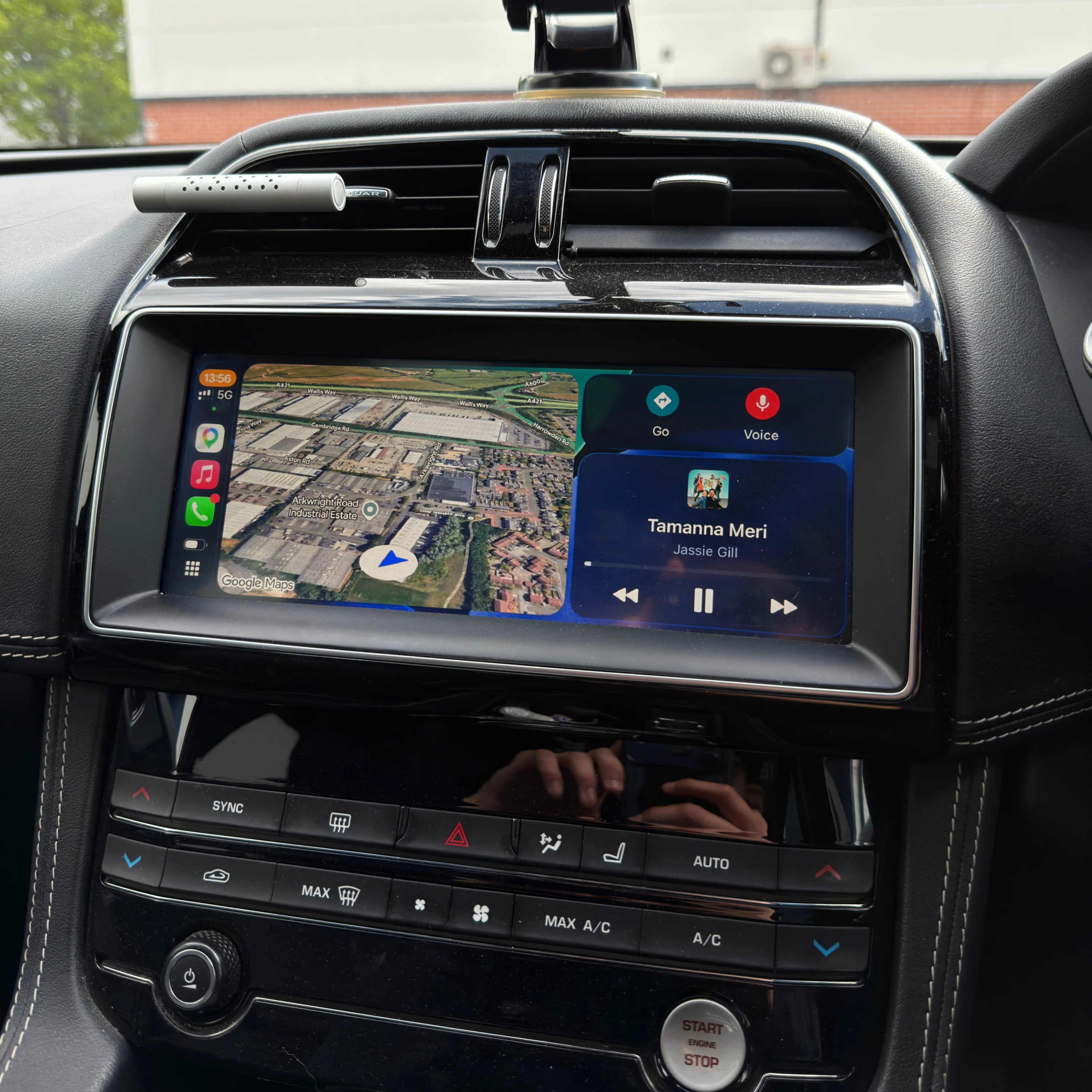 Jaguar XE/XF/F-Pace 10.25" Screen Upgrade with Apple CarPlay - Image 3