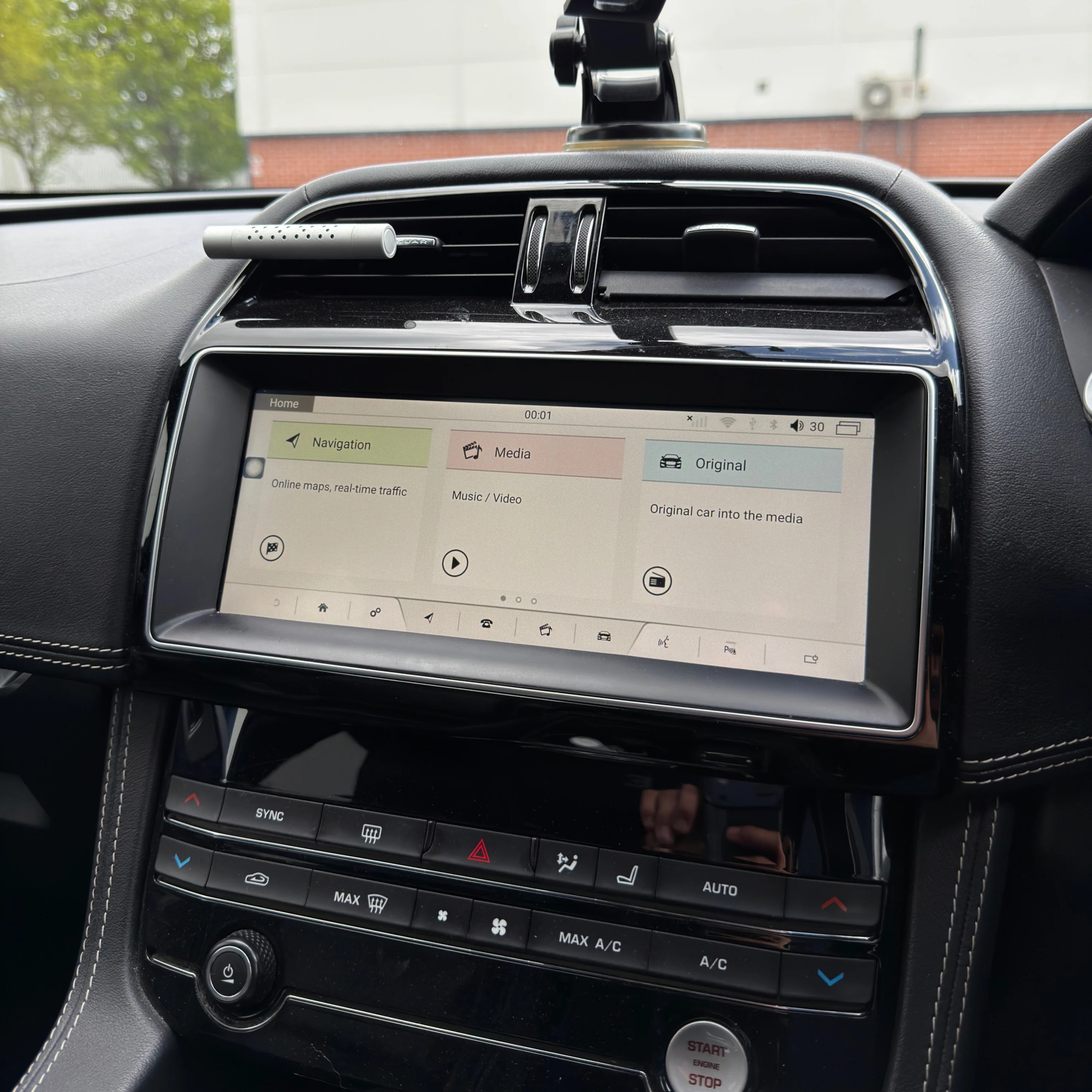 Jaguar XE/XF/F-Pace 10.25" Screen Upgrade with Apple CarPlay - Image 8