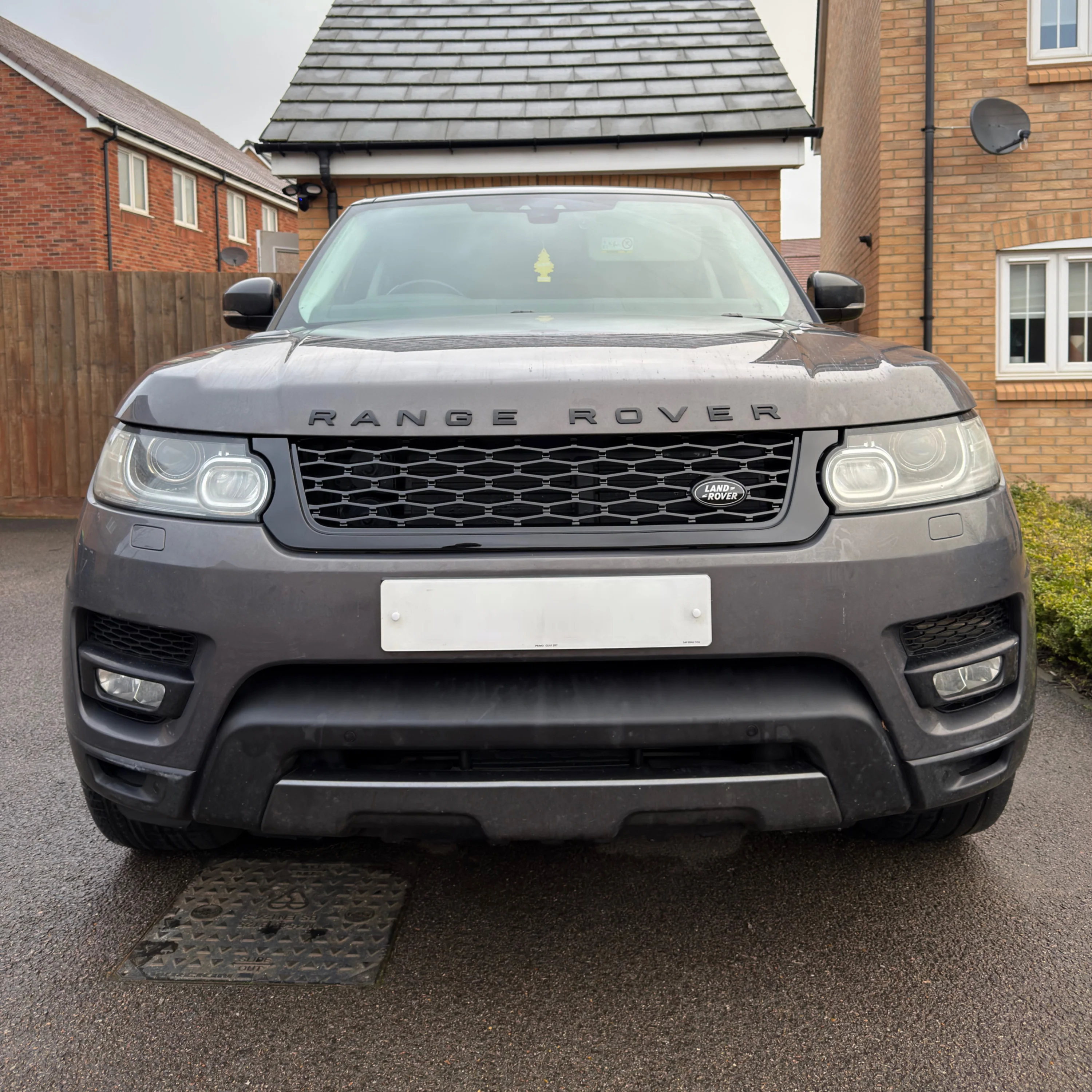 Range Rover Sport L494 (2013–2022) SVR Style Front Grille – Gloss Black - Image 2